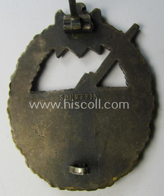 Superb - albeit moderately used but rarely seen! - WH (Kriegsmarine) 'Marine-Artillerie-Abzeichen' being a typical maker- (ie. 'Schwerin-Berlin'-) marked- and/or: 'Buntmetall'-based example as was produced by the desirable: 'Schwerin'-company