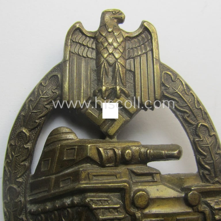 Superb, 'Panzerkampf-Abzeichen in Bronze' being a (typical!) unmarked, 'Buntmetall'-based- and/or 'hollow-back'-specimen as was produced by the: 'Karl Würster'-company