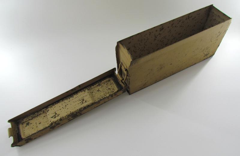 Tan Painted MG34/42 'Patronenkasten 41'