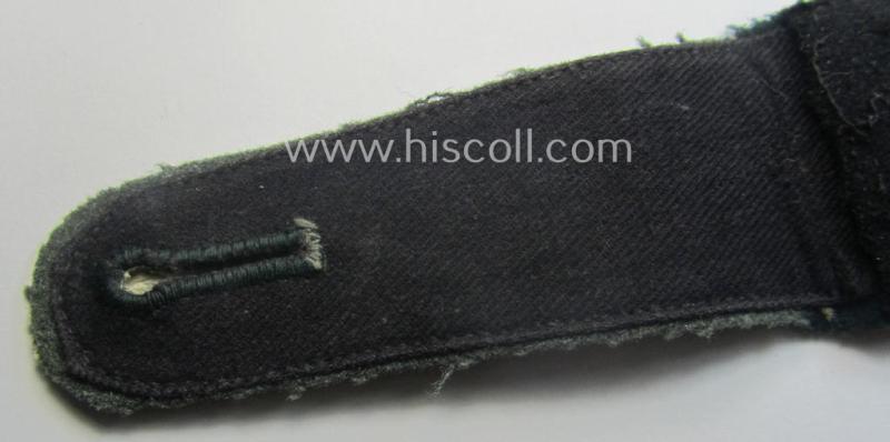 Single, early- (ie. pre-) war-period, WH (Heeres) 'M36'- (ie. 'M40'-) pattern 'cyphered' (pointed-styled) NCO-type shoulderstrap as intended for a: 'Feldwebel u. Mitglied des Art.-Beo.-Abts. 5'
