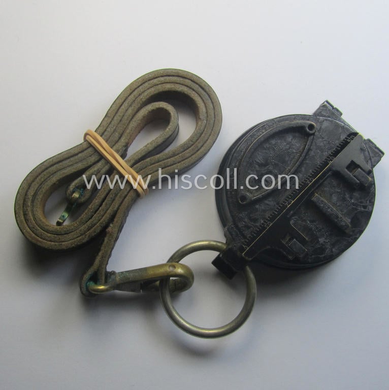 'Standard-issue'-pattern, black-coloured and/or copper-based WH-compass (ie. 'Marschkompass') which is nicely 'Busch- ie. D.R.G.M.'-marked and/or individually numbered: '82211' and that came mounted onto its period 'Fangschnur'