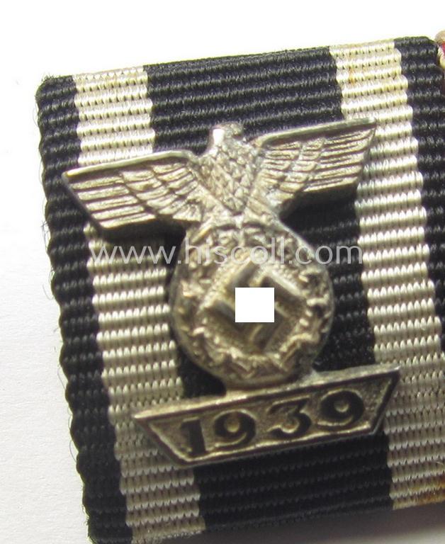 Superb, 5-pieced WH 'Feld- o. Bandspange' showing resp. the ribbons for a: WWI-period 'EK II. Kl.' (with detailed 'Wiederhohlungs-Spange Miniatur'!), a: 'KvK II.Kl. mit Schw.', an: 'FKK 14-18 mit Schw.' and two WH 'DA' (with attached devi...