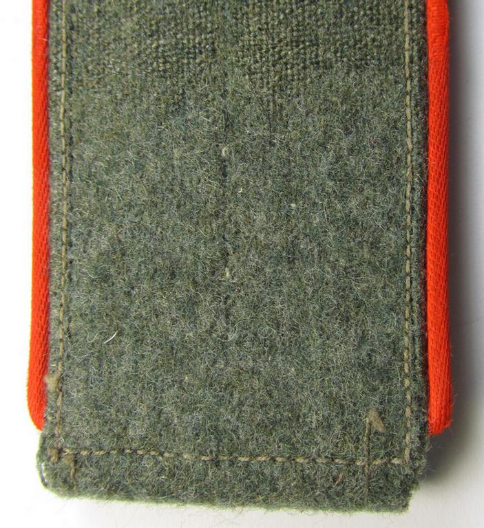 Attractive - albeit regrettably single but truly scarcely encountered! - mid-war period, so-called: 'M40- o. M43'-pattern, WH (Heeres) EM-type shoulderstrap as was intended for usage by a: 'Soldat der Feldgendarmerie-Tpn.'