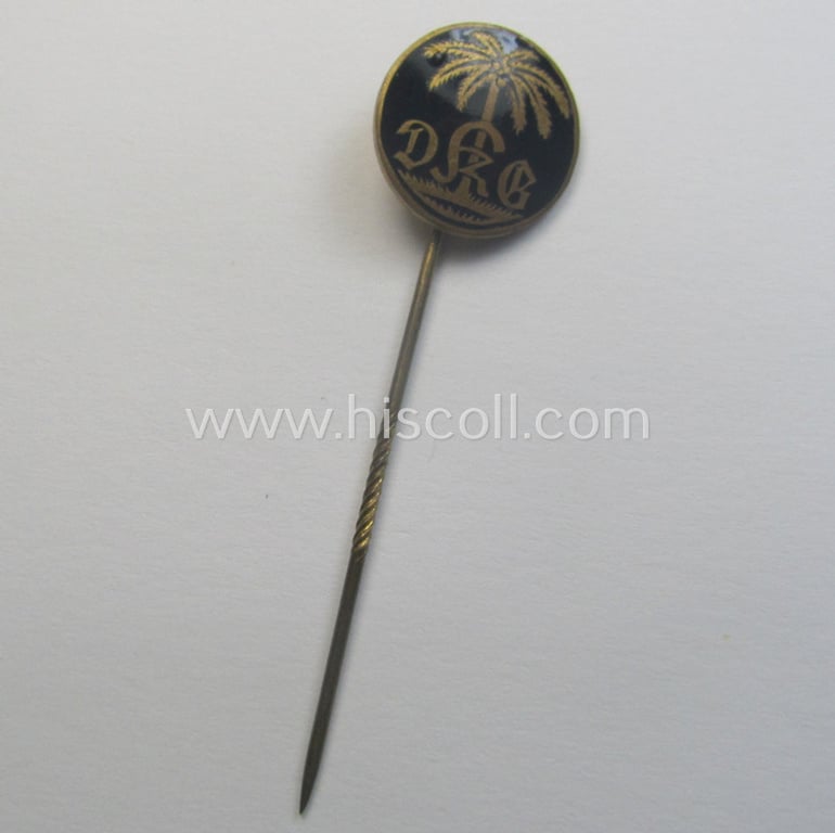 Golden-toned- and/or neatly enamelled, so-called: 'Deutsche Kolonialgesellschaft' (ie. 'DKG') membership-lapel-pin (or: 'Mitgliedsabzeichen klein') being a non-maker-marked example