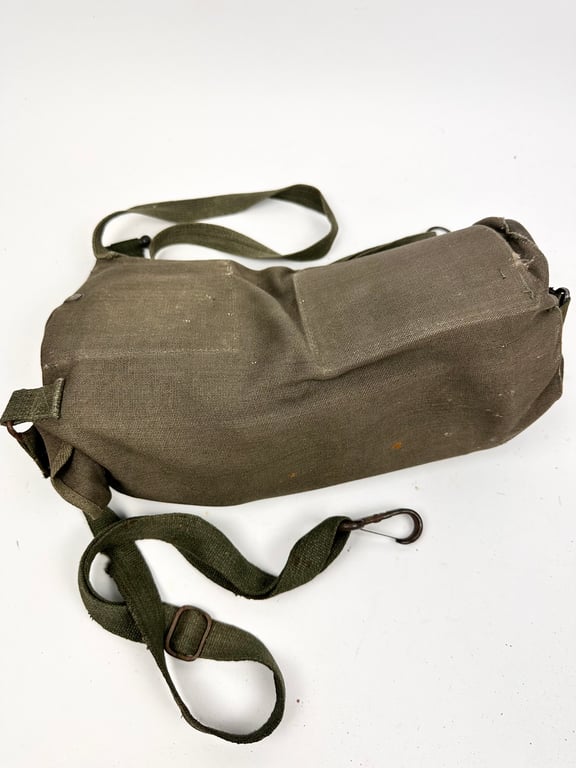 Rare Fallshirmjager gasmask/bag "ebd"