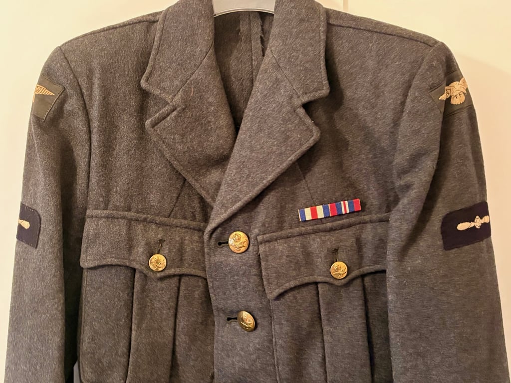 Authentic Original WWII British RAF Aircraft Enlisted Mans Tunic Dated 1945.