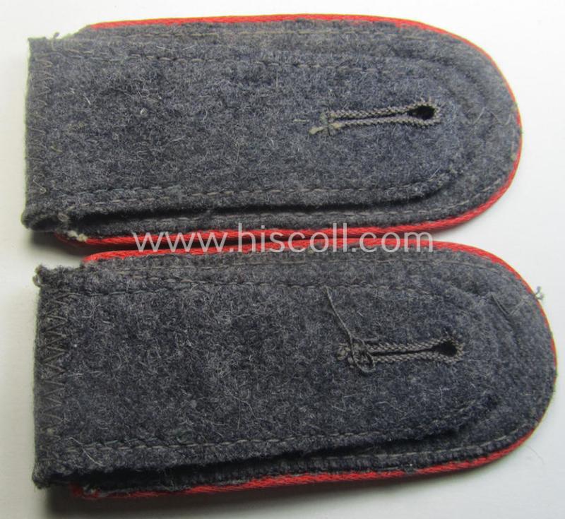 Neat - and/or fully matching! - pair of WH (Luftwaffe) NCO-type shoulderstraps as piped in the bright-red branchcolour as was intended for a: 'Feldwebel o. Wachtmeister der Flak-Art.-Trpn.'