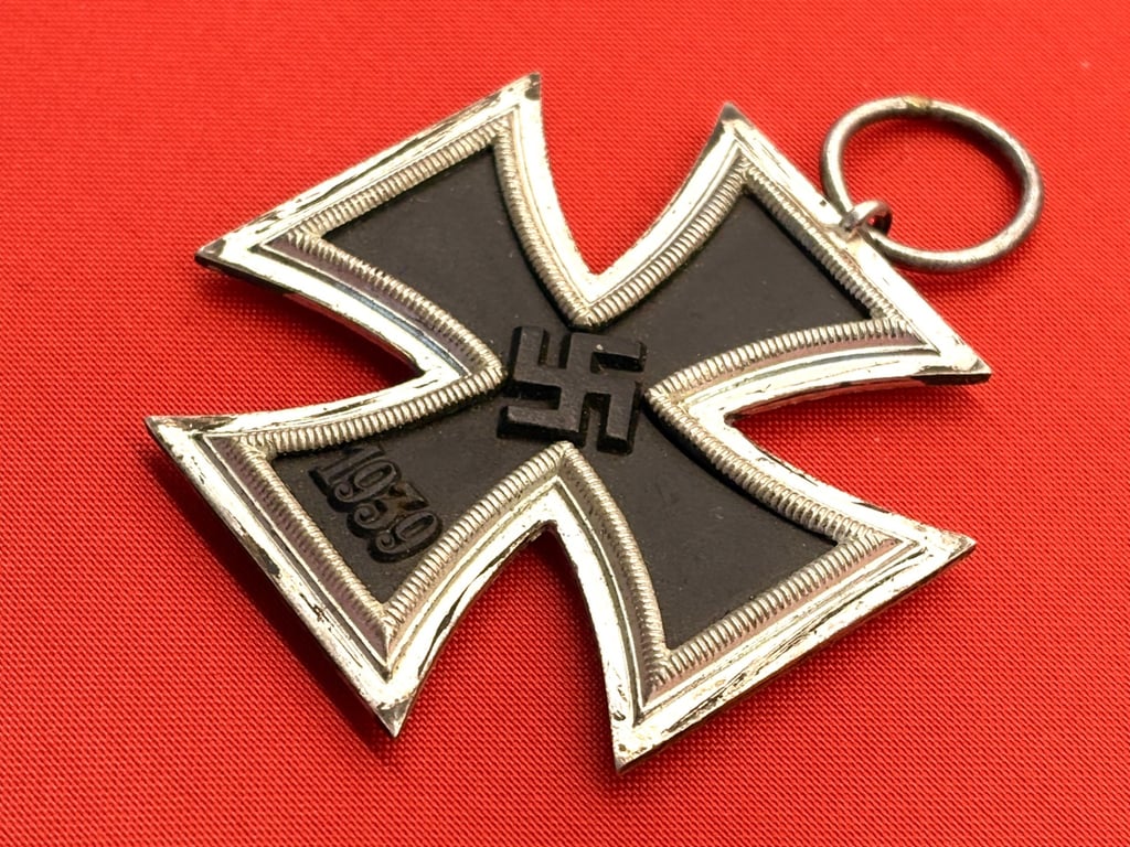 RARE AUTHENTIC WWII IRON CROSS 2RD CLASS RING STAMPED 4, STEINHAUER & LUCK OF LUDENSCHHELD GERMANY.