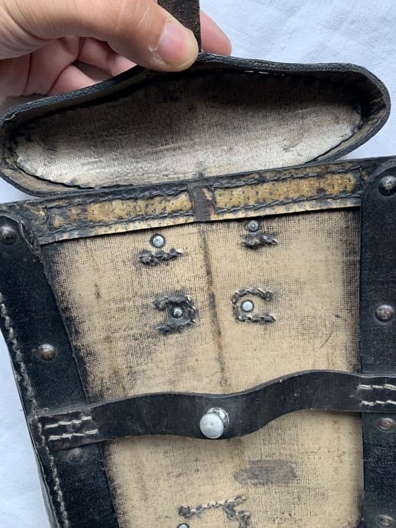 WH (Heer) 1st Model Shovel Carrying Case -1940-