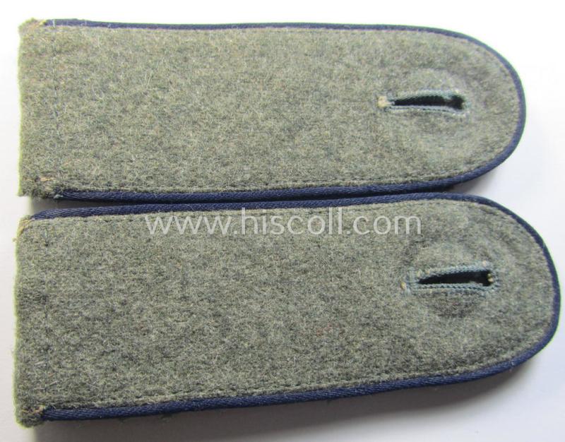 Attractive - fully matching and scarcely found! - pair of WH (Heeres) - I deem - early- (ie. mid-) war-period- (ie. 'M40 o. M43'-pattern) EM-type shoulderstraps as was intended for usage by a: 'Soldat einer Sanitäts-Abteilungs'