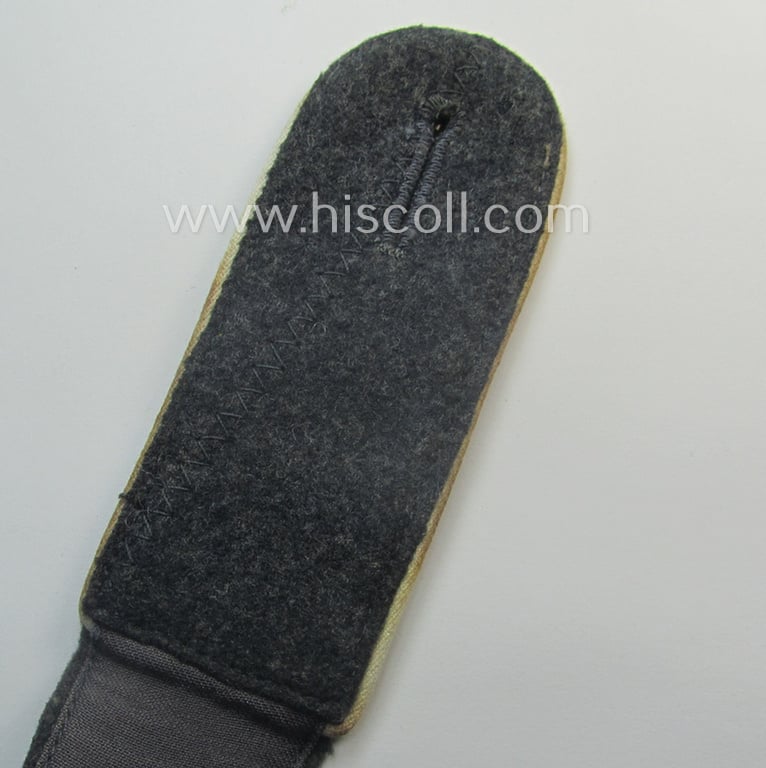 Neat - albeit regrettably single! - WH (Luftwaffe) EM-type shoulderstrap as piped in the desirable white-coloured branchcolour as was intended for - and with certainty used by! - a: 'Soldat der Hermann Göring-Div.'