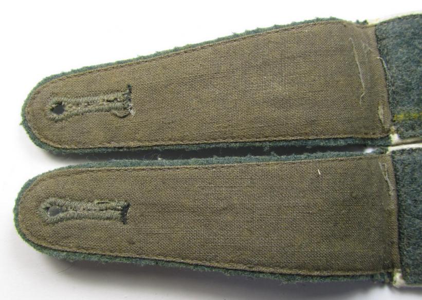 Fully matching pair of WH (Heeres) mid- ie. (later-) war-period (ie. 'M43'-pattern-) EM-type and 'cyphered' shoulderstraps as piped in the white-coloured branchcolour as was intended for a: 'Soldat eines Landesschützen-Regiment'