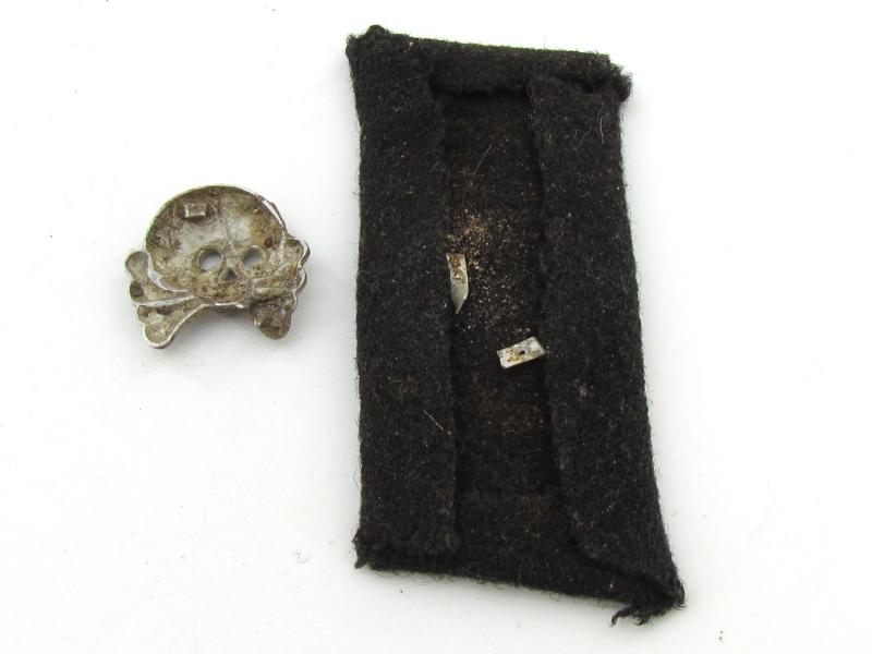1x Wehrmacht Panzer Collartab with Skull ( Relic )