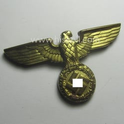Bright golden-toned- and/or: 'Buntmetall'-based - (political-styled) visor- (ie....