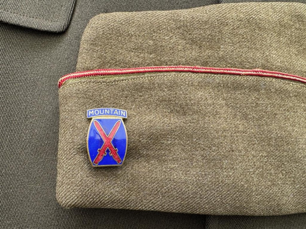 US WWII Class A Tunic Mountain Division Officer and Side Cap