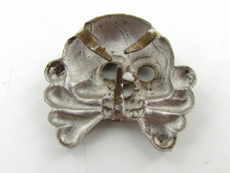 Wehrmacht (Heer) Pair of ( Magnetic ) Panzer Collar Tab Skulls
