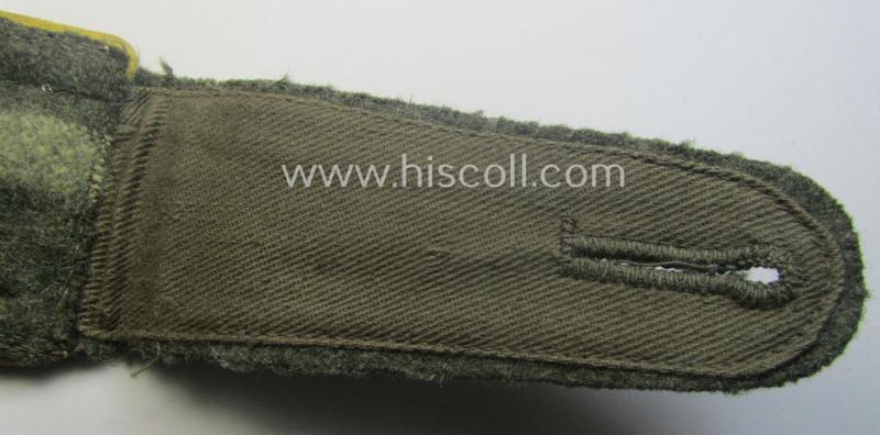 Single, early-war-period so-called: 'M40'- (ie. 'M43'-) pattern, WH (Heeres) tailor-made, NCO-type shoulderstrap as piped in the bright-yellow-coloured branchcolour as was intended for usage by an: 'Unteroffizier der Nachrichten-Trpn.'