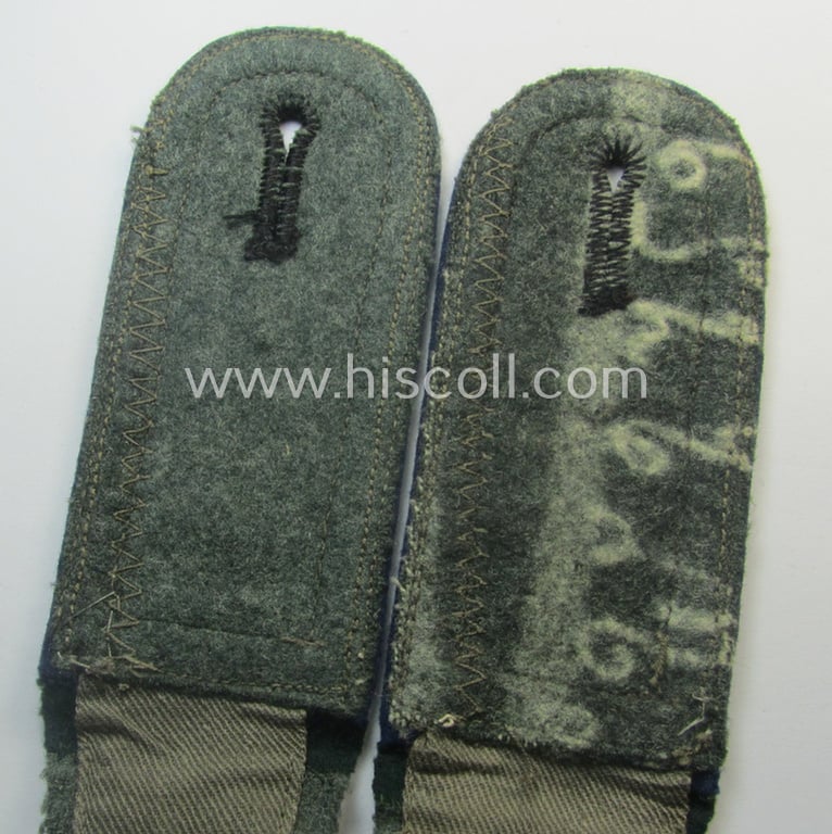 Pair of WH (Heeres) so-called: 'M40 o. M41'-pattern, NCO-type shoulderstraps: 'Unteroffizier einer Sanitäts-Abtlgs.'