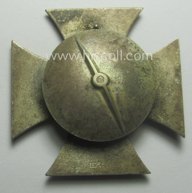 Moderately used, 'Eisernes Kreuz 1. Klasse' (or: Iron Cross 1st class), as executed in the scarcely seen so-called: 'screw-back-version', being an 'L/54'- (= 'S&H'-) marked example