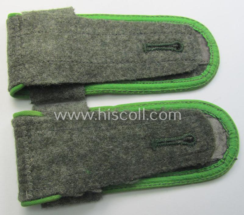 Superb - and fully matching! - pair of so-called: 'M44'-pattern, WH (Heeres) EM-type shoulderstraps as was intended for a: 'Soldat des Panzergrenadier-Regiments 15' and that comes with its period-attached 'Überschübe'-pair