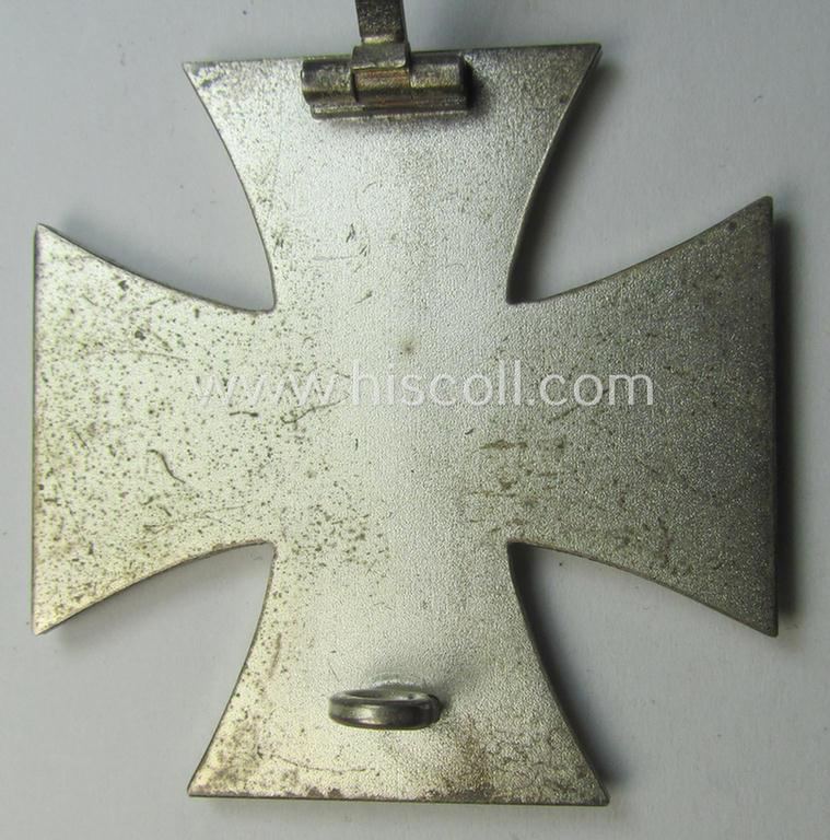 Stunning, 'Eisernes Kreuz 1. Klasse' (ie. Iron Cross 1st class) being an (I deem) early-war-period produced- and '26'-marked (ie. by: 'B.H. Mayer's Kunstprägeanstalt'-produced) example and that comes complete in its specific 'domed' etui
