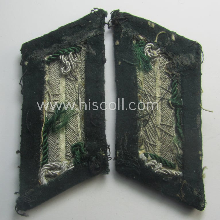 Pair of WH (Heeres) collar-tabs (ie. 'Kragenspiegel für Offiziere') as piped in the desirable green- (ie. 'grüner'-) coloured branchcolour: 'Offizier eines Jäger- o. Gebirgsjäger-Rgts.'