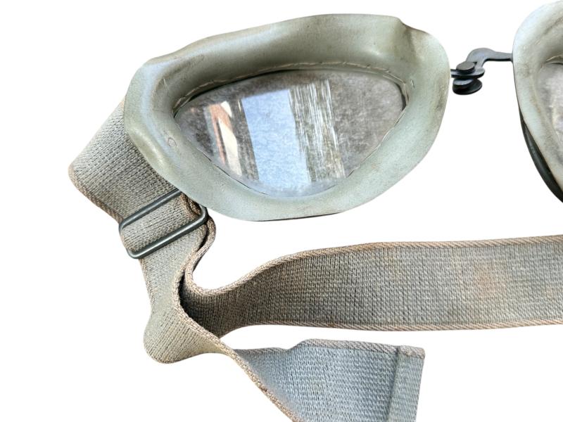 German WWII Goggles in Case -1942-