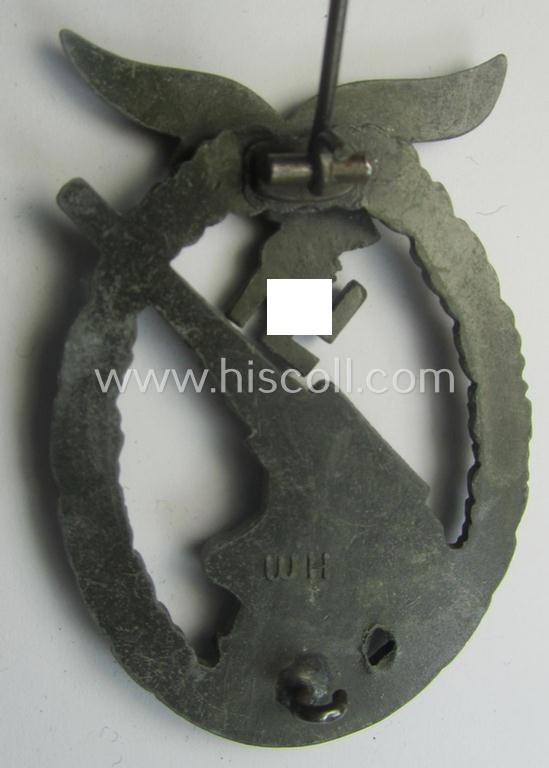 Later-war period- and/or: zinc- (ie. 'Feinzink'-) based- example of a maker- (ie. 'WH'-) marked, WH (Luftwaffe) 'Flakkampfabzeichen' (or: airforce anti-aircraft badge), as was produced by the desirable: 'Wilhelm Hobacher'-company