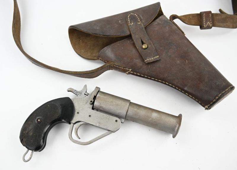 British WW2 Flare Pistol No.1 MK5 Flare Pistol with Leather Holster