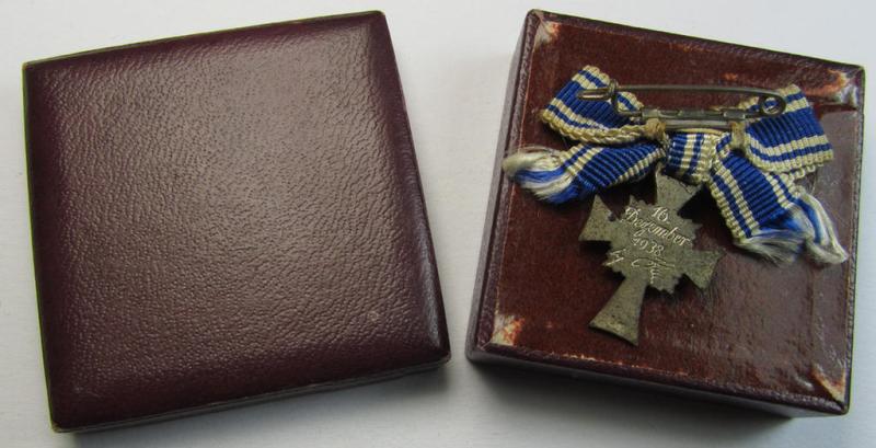 Miniature of an: 'Ehrenkreuz der deutschen Mutter - zweite Stufe' (or: mothers'-cross in silver) being a neatly maker- (ie. 'L/11'-) marked example that comes stored in its period, generic-styled so-called: 2-pieced- & 'LDO'-marked box (ie. et...