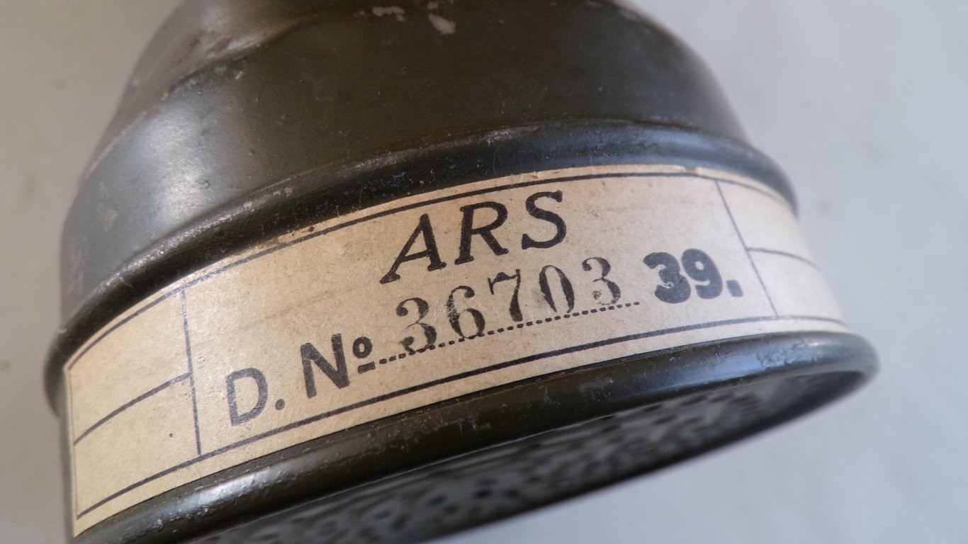 Wehrmacht M30 Gas Mask & Matching 1938 Canister