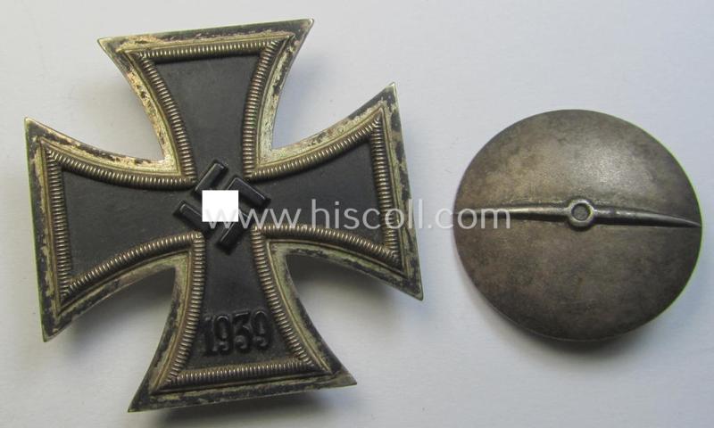 Superb, 'Eisernes Kreuz 1. Klasse' (or: Iron Cross 1st class) as was executed in the scarcely seen so-called: 'screw-back'-pattern being a non-maker marked example as was (I deem) produced by the maker: 'Steinhauer & Lück'