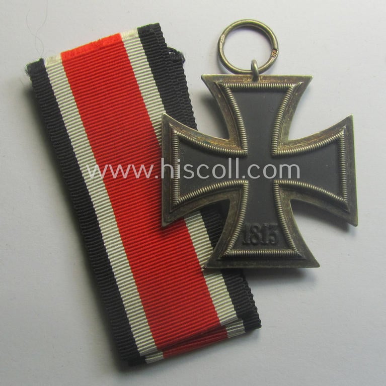 Iron Cross 2nd class (or: 'EK II. Klasse') being a maker- (ie. '76'-) marked example that comes together with its non-confectioned ribbon (ie. 'Bandabschnitt') as was produced by the maker (ie. 'Hersteller'): 'Ernst L. Müller'