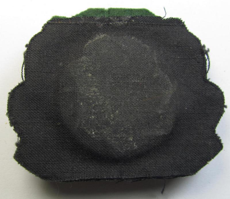 Attractive, WH (Kriegsmarine o. Küsten-Artillerie) officers'-type, (partly) hand-embroidered cap-cocarde (ie: 'Kokarde für Schirmmütze') that comes in an overall nice - (ie. moderately used- once visor-cap-attached-), condition