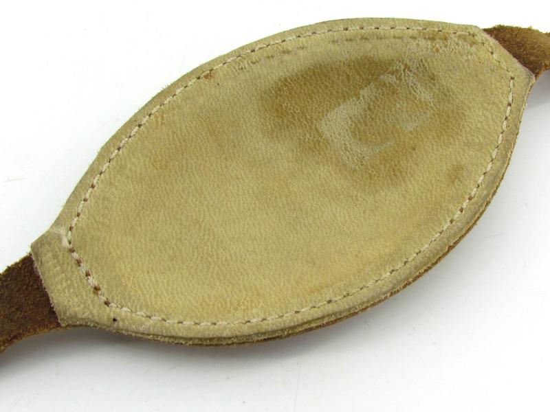 US WWII Navy (Airborne) leather chincup