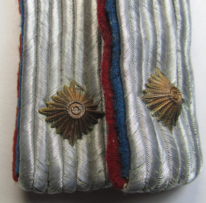 Attractive - and/or fully matching! - pair of WH (Luftwaffe) officers'-type, dual- (ie. bright-red/darker-blue-) piped shoulderboards as was specifically intended for an: 'Oberleutnant der Reserve der Flak-Artillerie-Truppen'
