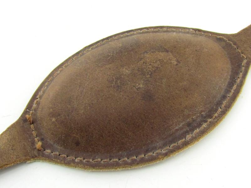 US WWII Navy (Airborne) leather chincup