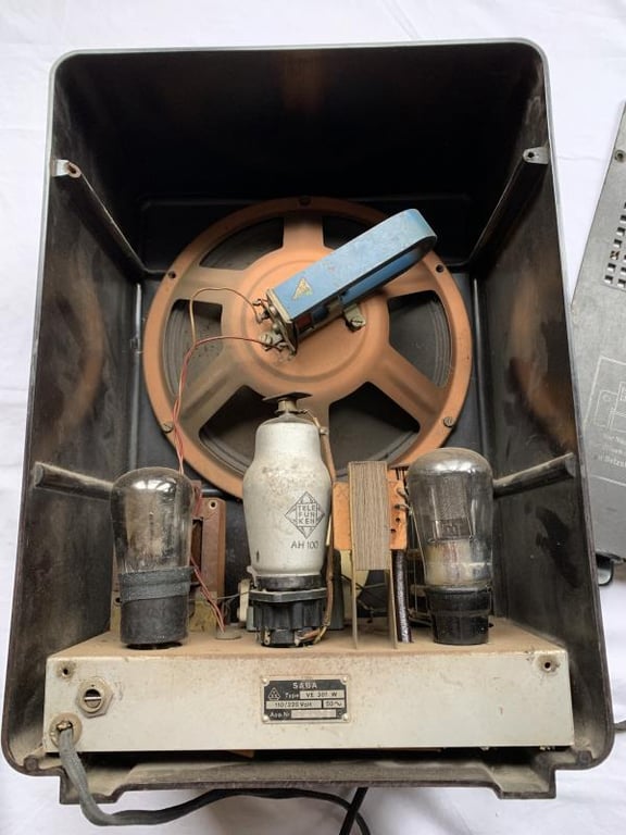 German WW2 Bakelite Radio 'Volksempfanger VE301'