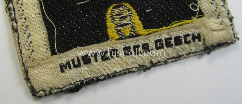 Superb - very unusual and only twice before encountered! - linnen-based- and/or: 'BeVo'-woven (smaller!) cloth-based sportshirt-patch depicting a capital: 'H' and 'U'-character as intended for usage by students of the: 'Universität Heidelberg...