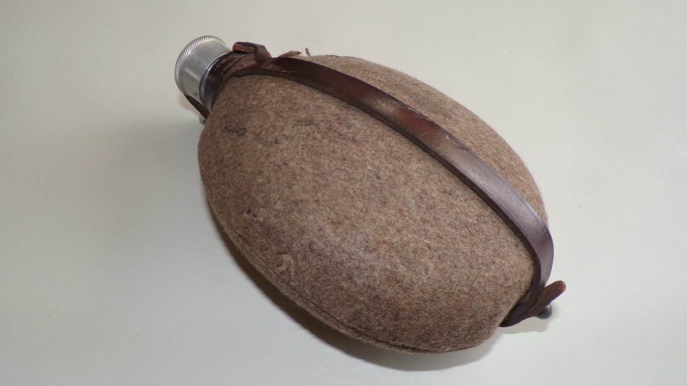 M31 Hitler Jugend / Political Canteen