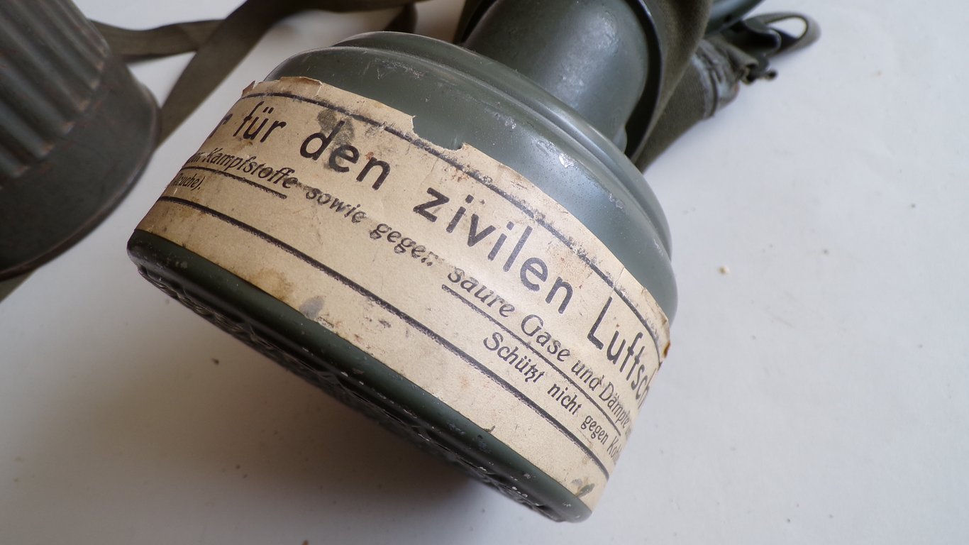 Complete M30 Gas Mask Set Luftschutz 1939