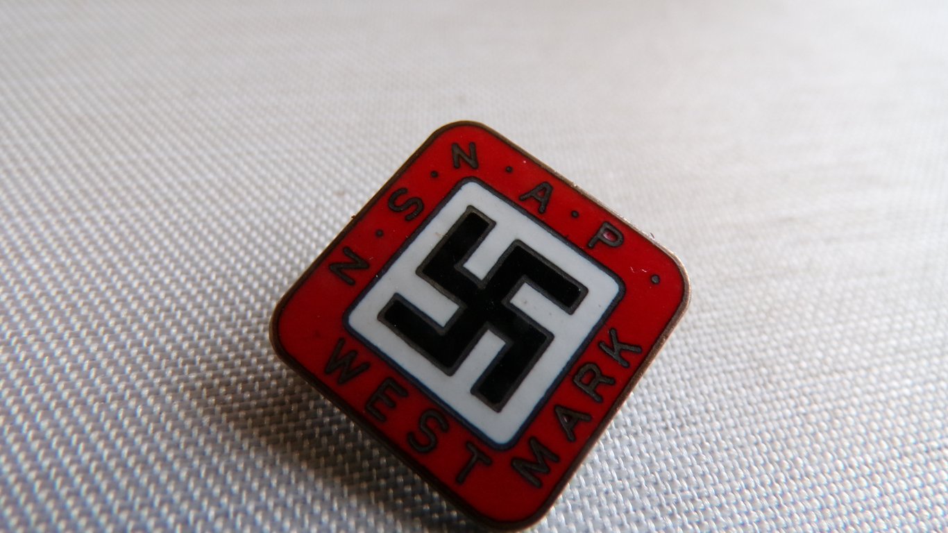 Dutch NSNAP Enamel Badge Westmark