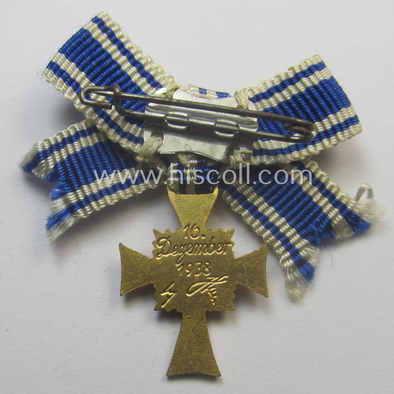 Miniature of an: 'Ehrenkreuz der deutschen Mutter - erste Stufe' (or: golden-class mothers'-cross) being a non-maker-marked example that comes in an overall nice- (albeit hardly worn- nor  used-), condition