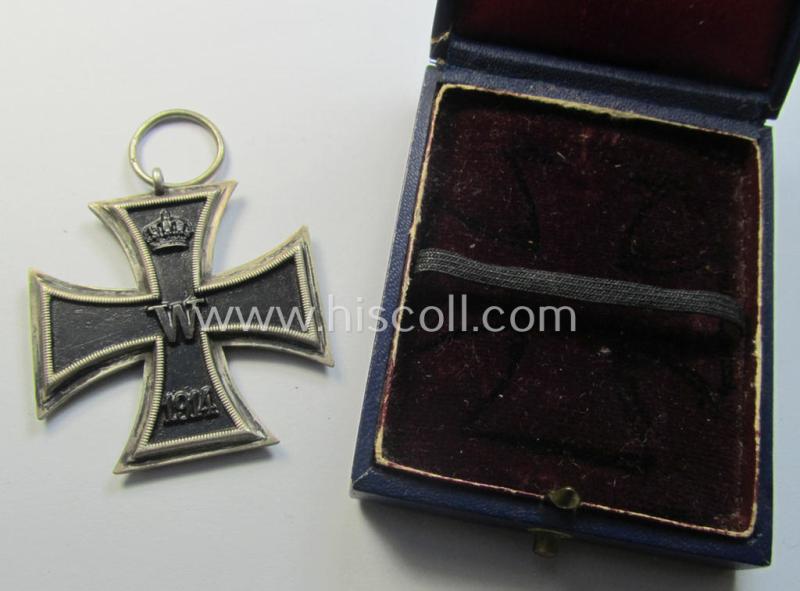 Attractive - and very unusual! - WWI-period: 'Eisernes Kreuz II. Klasse' (or: iron cross second class) being a maker- (ie. 'M'-) marked example that comes stored in its luxuriously-styled, darker-blue etui as issued and found