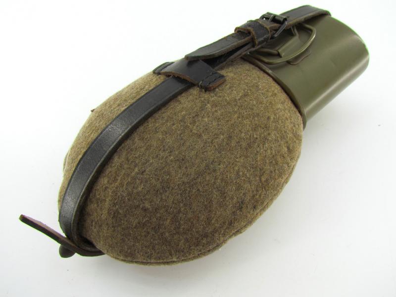 Late War German M31 Canteen and Cup HRE 43