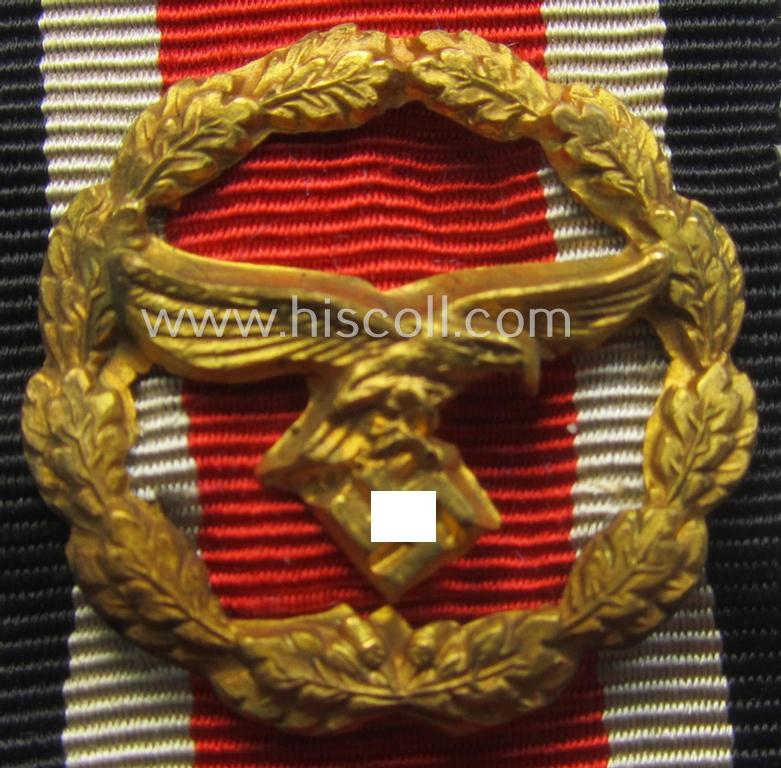 Stunning - and rarely encountered! - 'Ehrenblattspange der Luftwaffe' (or: airforce honour-roll clasp) being a 'Buntmetall'- (ie. 'Tombak'-) based example by the maker (ie. 'Hersteller') 'Otto Klein & Co.' that comes in its rarely seen etui