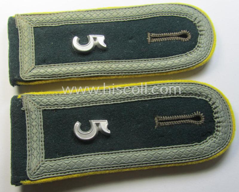 Attractive - fully matching and moderately used! - pair of WH (Heeres) NCO-type (ie. 'M36- o. M40'-pattern) neatly 'cyphered shoulderstraps as was intended for usage by an: 'Unterfeldwebel des Heeres Nachrichten-Abteilungs 5'
