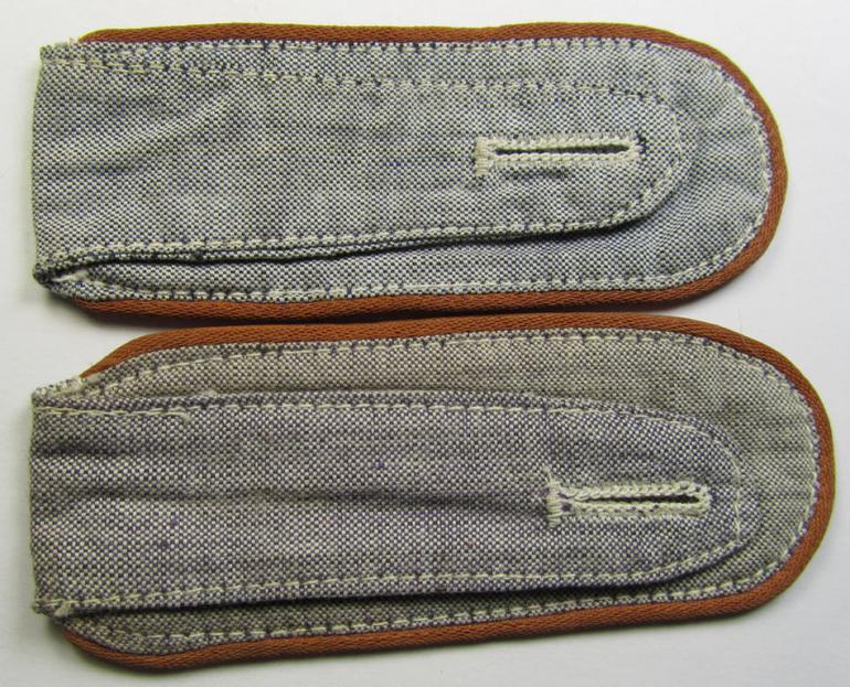 Fully matching pair of WH (LW) 'summer-style' EM-type shoulderstraps (as was specifically intended for usage on the: 'blau-mellierter-Hemden') (ie. shirts) as was intended for a: 'Soldat der LW-Nachrichten-Truppen'