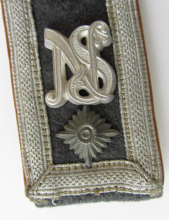 Neat - albeit regrettably single! - WH (Luftwaffe) 'cyphered' NCO-type shoulder- strap, as was intended for - and with certainty worn by! - a: 'Feldwebel der Nachrichten-Truppen und Mitglied einer Nachrichtenschule'