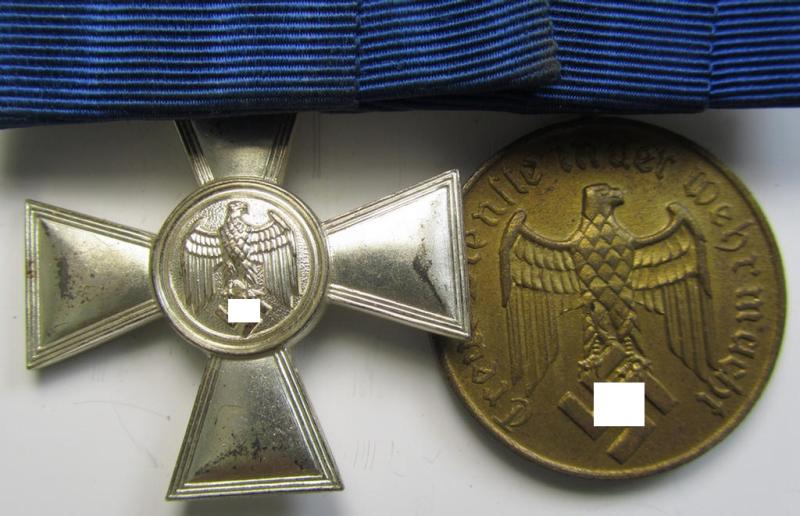 Superb, WH (Heeres o. KM) so-called: 'Doppelspange' (being of the desirable detachable-pattern!) showing a: 'WH-DA 2. u. 3. Stufe'  (for 18 ie. 12 years of service) and that shows two detailed, Heeres o. KM-type-eagle-devices, attached
